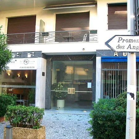 In A 50 Metri Dal Mare * Νίκαια